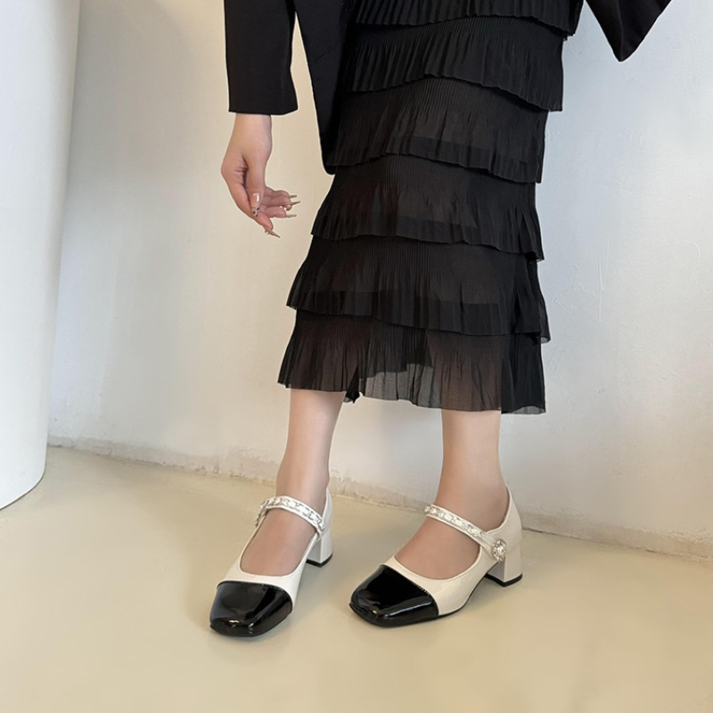 Formal Women Daily Wear Slippers - รองเท้าส้นสูงแบบหนาประดับมุก รุ่นปี 2026 - สีดำและสีขาว แฟชั่นคลาสสิก